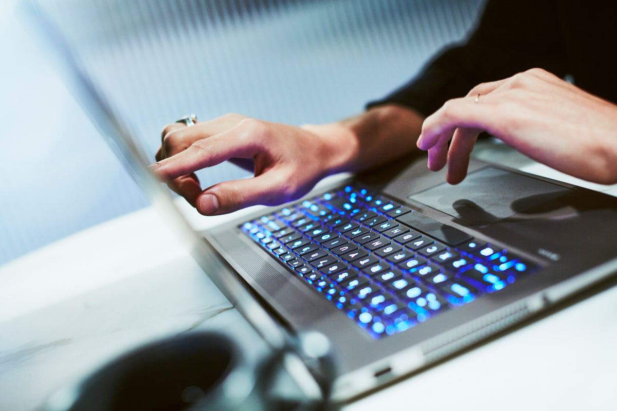 HP ZBook Firefly 14 G8 Laptop - 35.6 cm (14") - Intel® Core™ i7-1165G7 - 16 GB DDR4-SDRAM - 512 GB SSD - NVIDIA Quadro T500 - Wi-Fi 6 - Windows 11 Pro - Grey