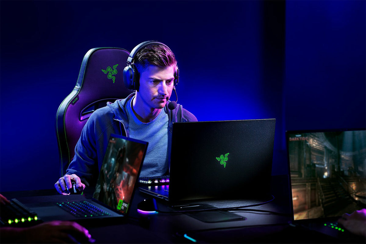 Razer Blade 18 Laptop - 45.7 cm (18") - Intel® Core™ i9-14900HX - 32 GB DDR5-SDRAM - 1 TB SSD - NVIDIA GeForce RTX 4070 - Wi-Fi 7 - Windows 11 Home - Black