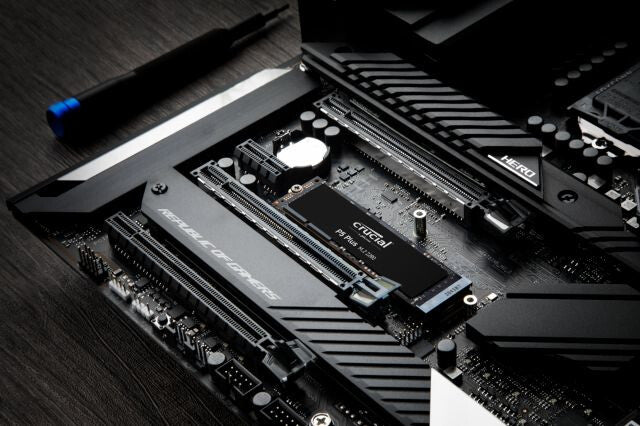 Crucial P5 Plus - PCI Express 4.0 3D NAND NVMe M.2 SSD - 1 TB