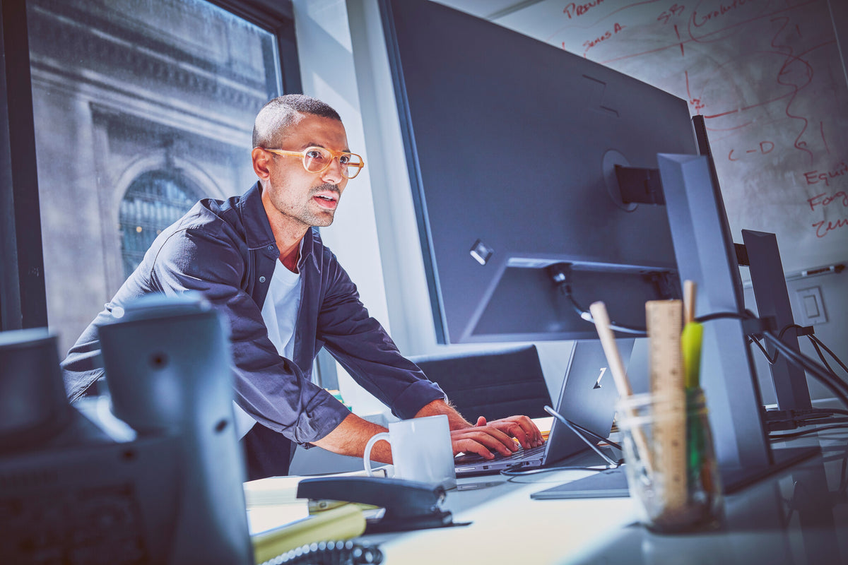 HP ZBook Firefly 14 G8 Laptop - 35.6 cm (14") - Intel® Core™ i7-1165G7 - 16 GB DDR4-SDRAM - 512 GB SSD - NVIDIA Quadro T500 - Wi-Fi 6 - Windows 11 Pro - Grey