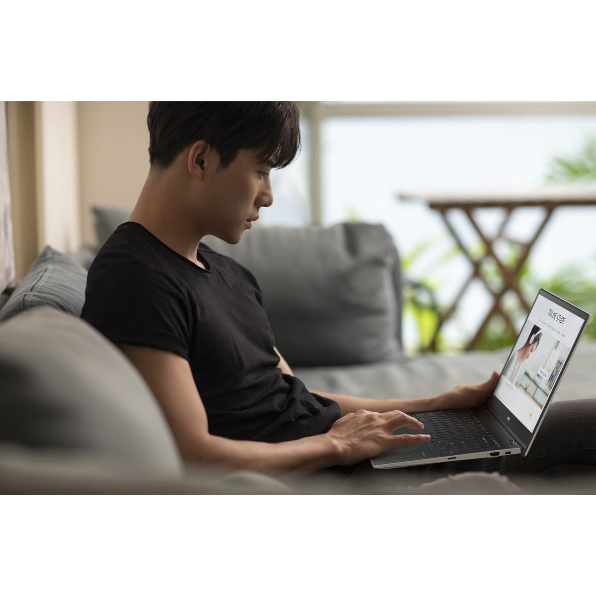 ASUS Chromebook Flip - 39.6 cm (15.6") - Touchscreen - Intel® Core™ i5-1135G7 - 8 GB LPDDR4x-SDRAM - 256 GB SSD - Wi-Fi 6 - ChromeOS - White