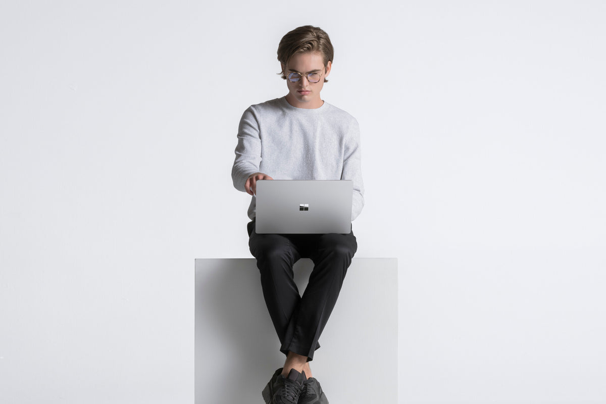 Microsoft Surface Laptop 4 - 38.1 cm (15") - Touchscreen - Intel® Core™ i7-1185G7 - 8 GB LPDDR4x-SDRAM - 512 GB SSD - Wi-Fi 6 - Windows 11 Pro - Platinum