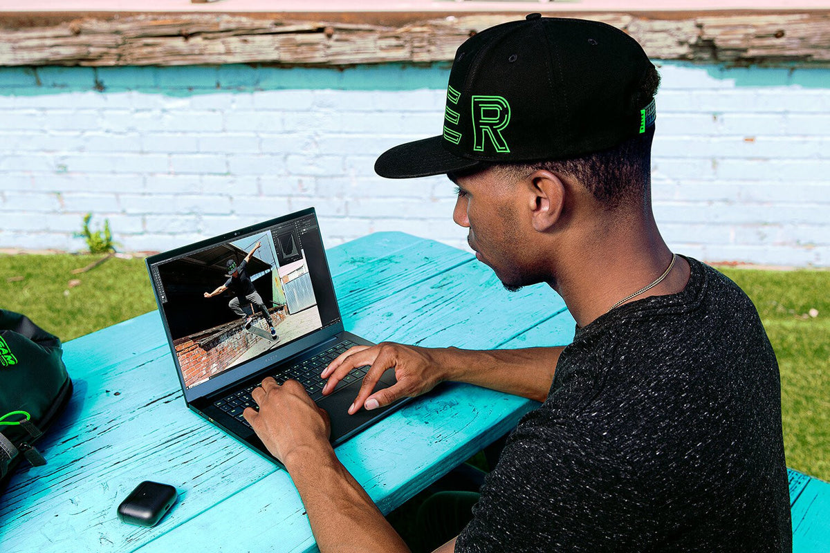 Razer Blade 14 Laptop - 35.6 cm (14") - AMD Ryzen™ 9 7940HS - 16 GB DDR5-SDRAM - 1 TB SSD - NVIDIA GeForce RTX 4060 - Wi-Fi 6E - Windows 11 Home - Black