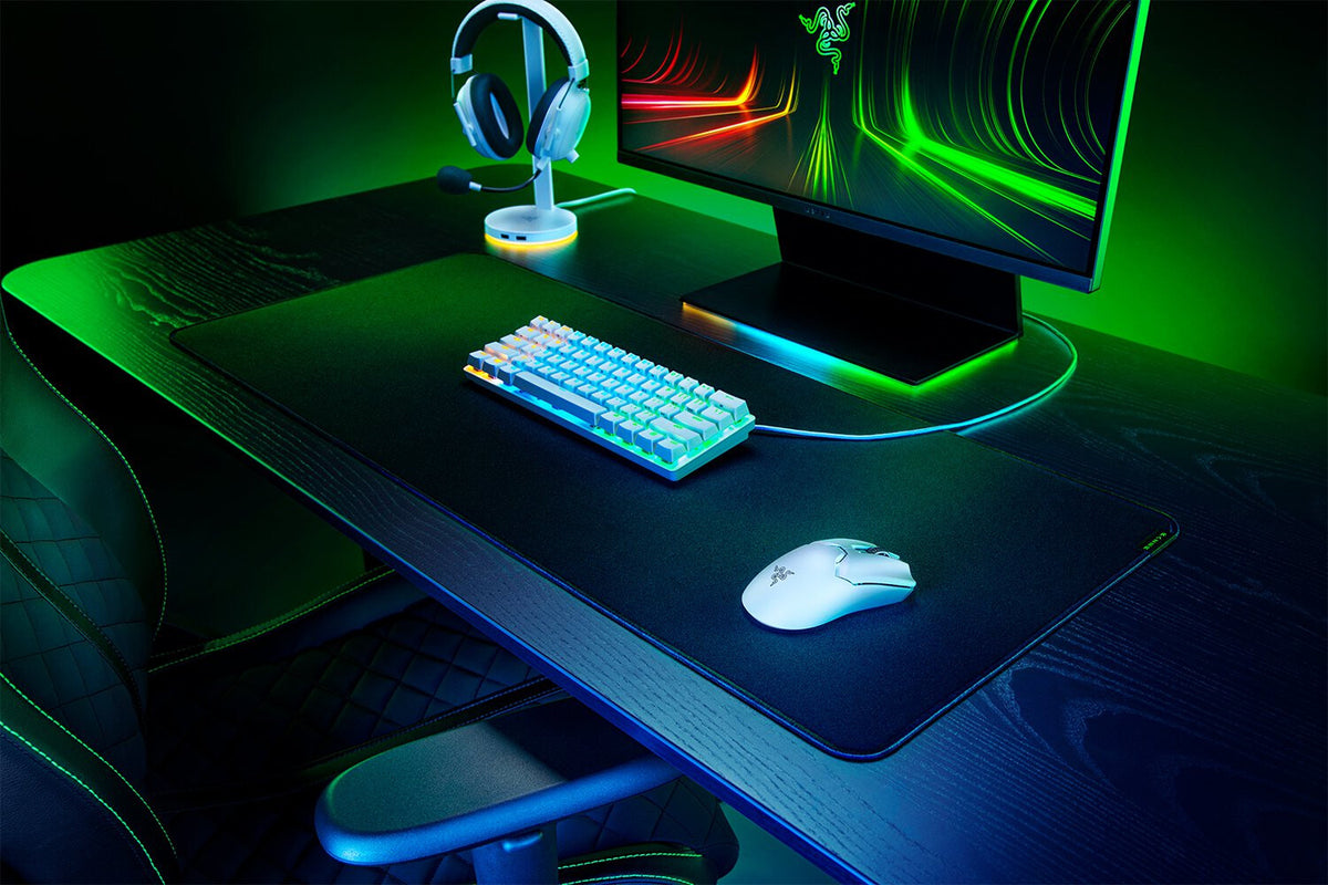 Razer Viper V2 Pro - RF Wireless + USB Type-C Optical Mouse in White - 30,000 DPI