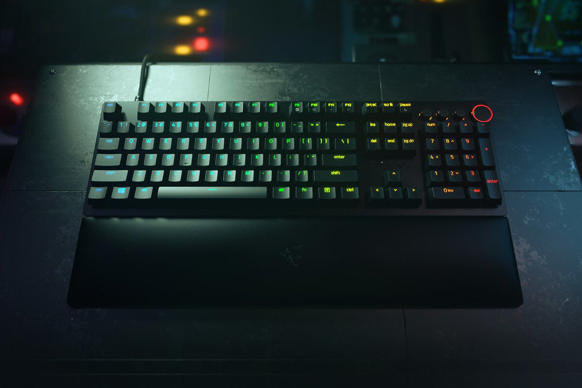 Razer Huntsman V2 - USB Wired RGB Opto-mechanical Keyboard in Black (QWERTY UK)