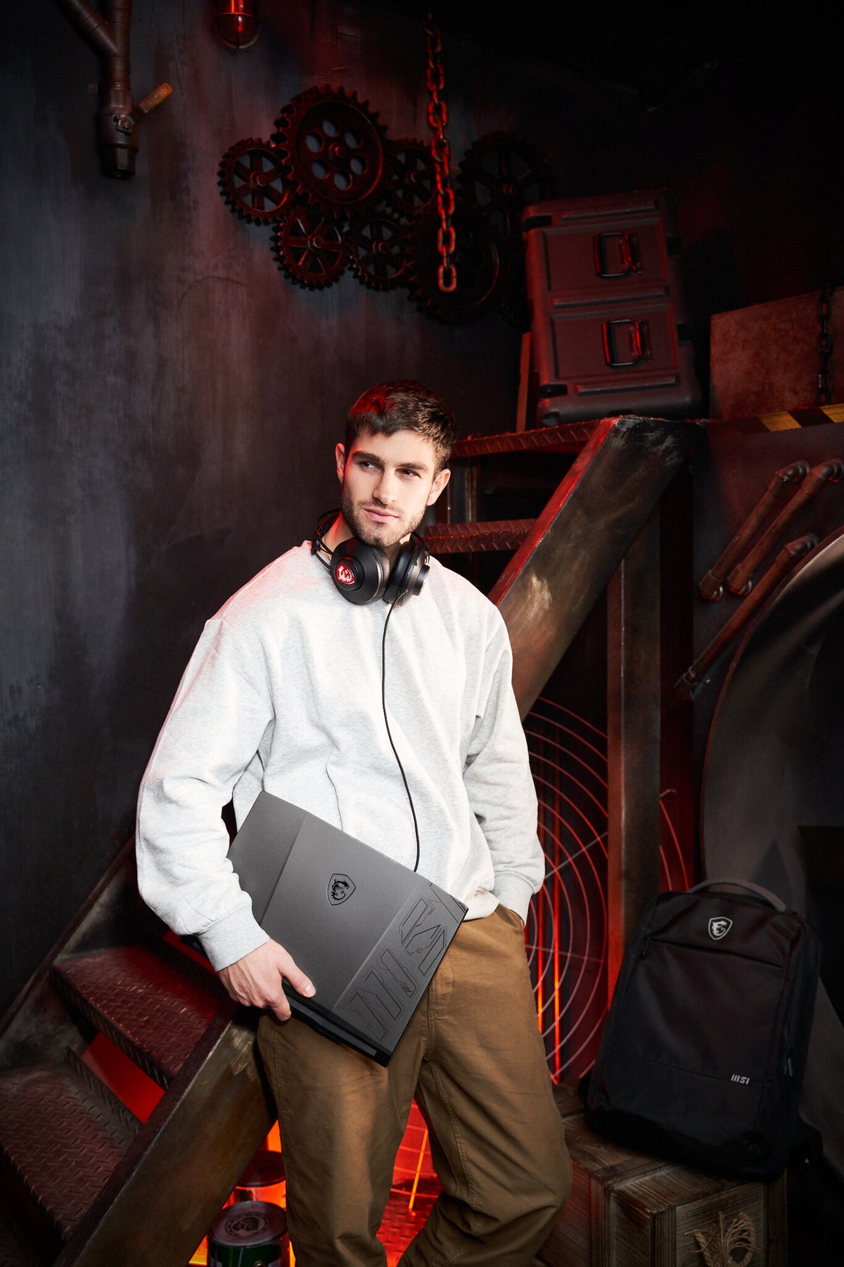 MSI Pulse 15 Laptop - 39.6 cm (15.6") - Intel® Core™ i9-13900H - 16 GB DDR5-SDRAM - 1 TB SSD - NVIDIA GeForce RTX 4070 - Wi-Fi 6E - Windows 11 Home - Grey