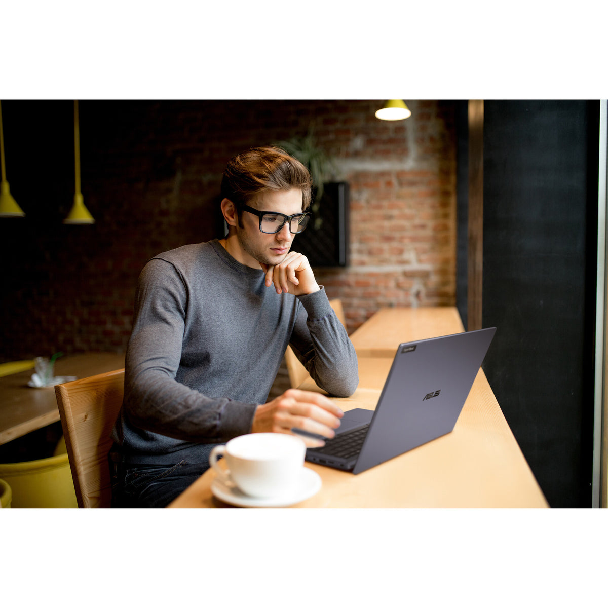 ASUS ExpertBook B5 Laptop - 35.6 cm (14&quot;) - Intel® Core™ i5-1240P - 8 GB DDR5-SDRAM - 256 GB SSD - Wi-Fi 6E - Windows 11 Pro - Black