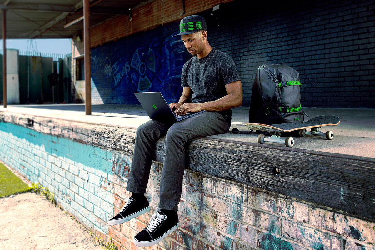 Razer Blade 14 Laptop - 35.6 cm (14") - AMD Ryzen™ 9 7940HS - 16 GB DDR5-SDRAM - 1 TB SSD - NVIDIA GeForce RTX 4060 - Wi-Fi 6E - Windows 11 Home - Black