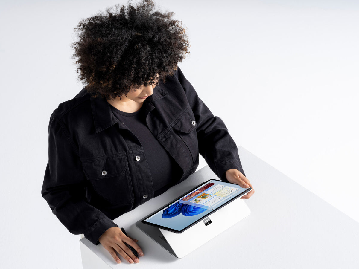 Microsoft Surface Studio Hybrid Laptop (2-in-1) - 36.6 cm (14.4") - Intel® Core™ i7-11370H - 32 GB LPDDR4x-SDRAM - 1 TB SSD - NVIDIA GeForce RTX 3050 Ti - Wi-Fi 6 - Windows 11 Home - Platinum