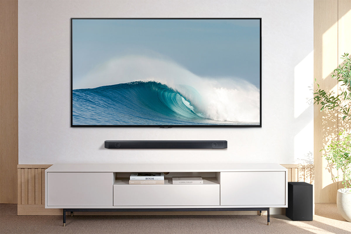 Samsung HW-Q600C - Bluetooth Cinematic Soundbar with Dolby Atmos, DTS:X &amp; Wireless Subwoofer in Black