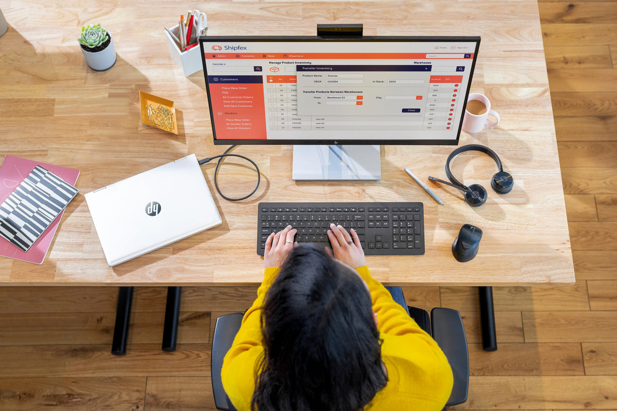 HP E27D G4 - 68.6 cm (27") - 2560 x 1440 pixels Quad HD Monitor